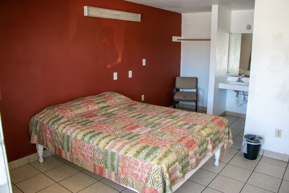 Best Budget Inn San Marcos, TX 14/31