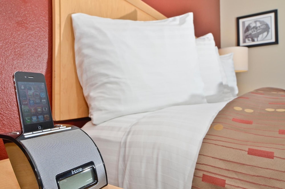 Clackamas Inn Suites 6/42