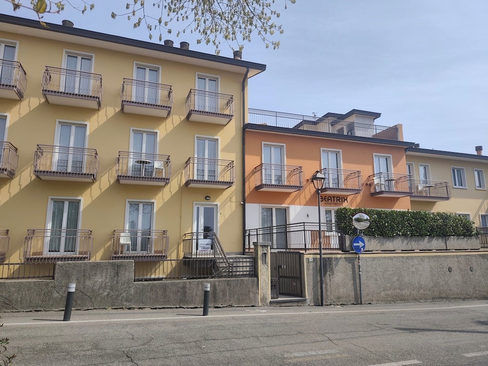 Beatrix Apartments 1/50