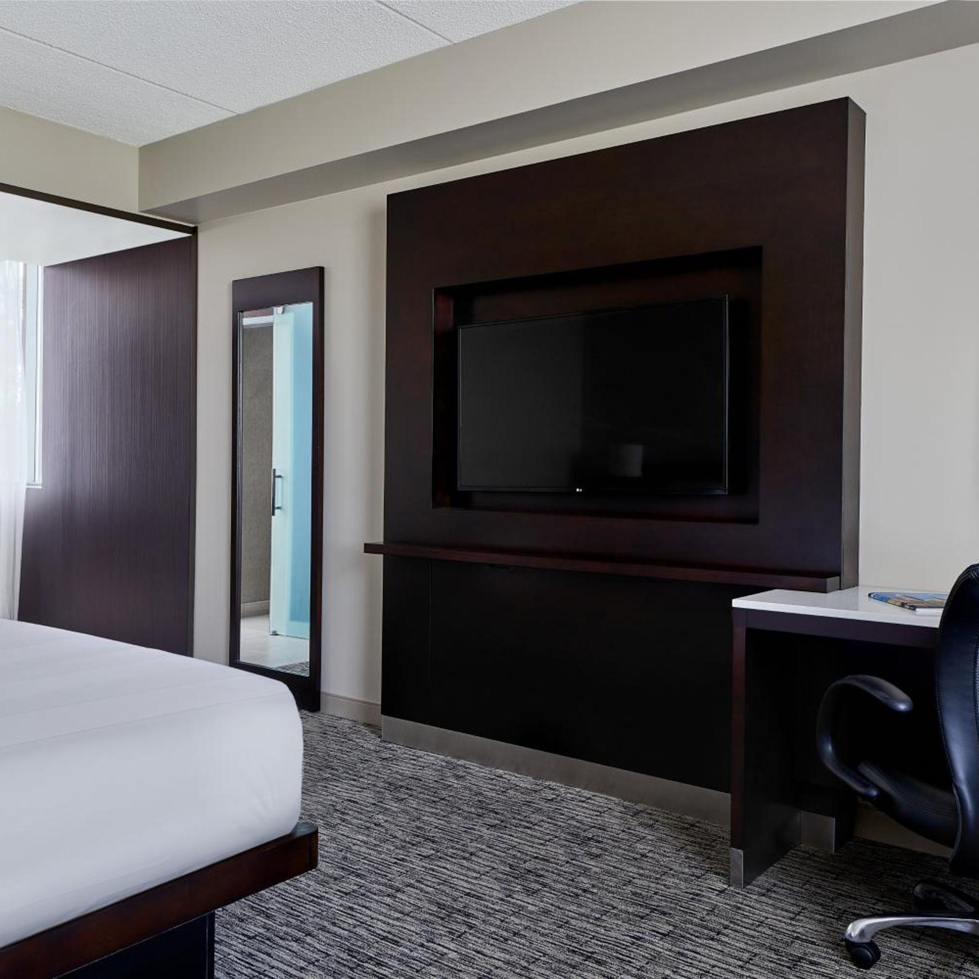 Guest Room, King Bed, Large, Corner