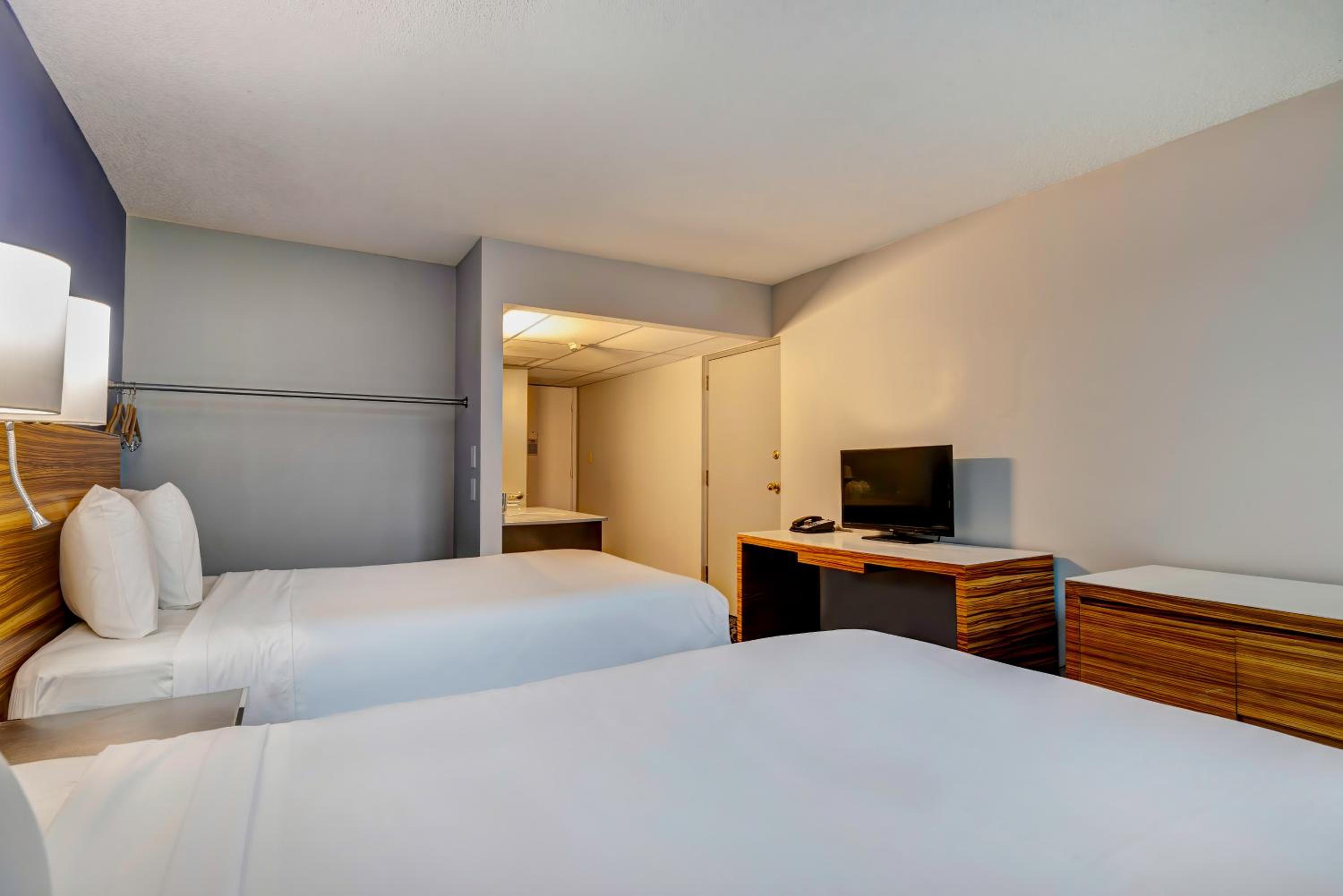 2 Queen Beds Non-Smoking