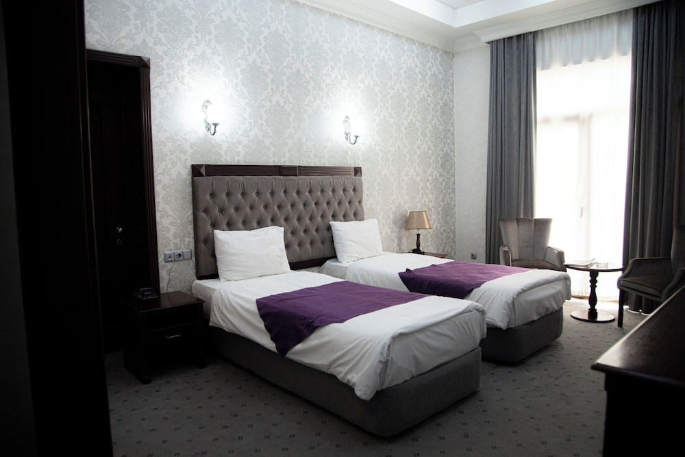 Capitol Hotel 10/50