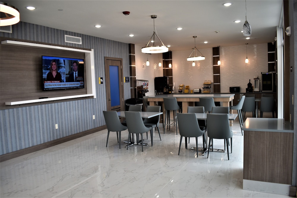 Days Inn & Suites By Wyndham Downtown/University Of Houston 43/60