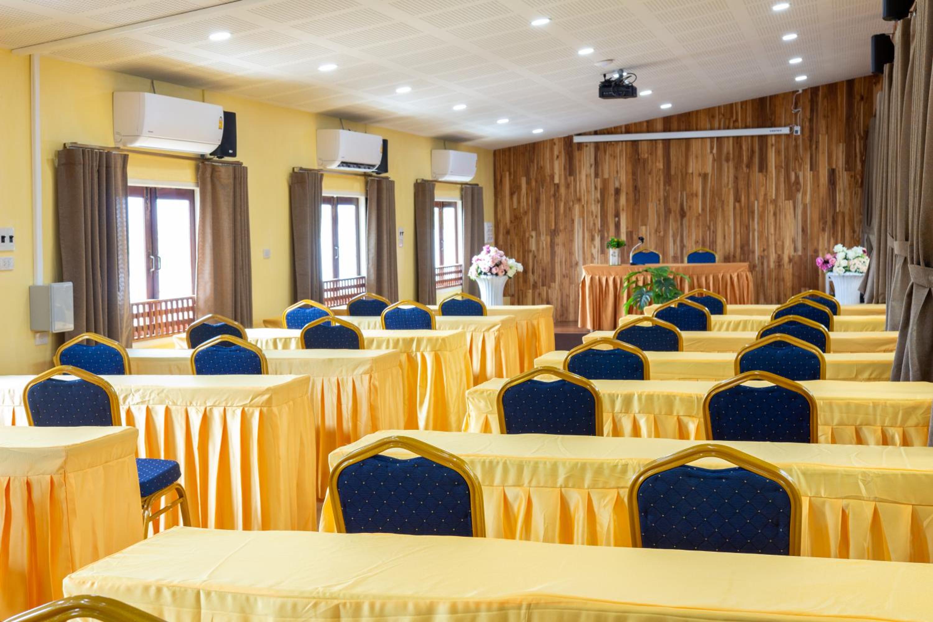 Nonnee Lampang Hotel 35/40