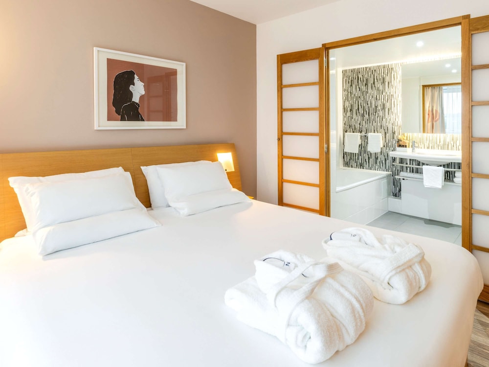 EXECUTIVE, QUEEN BED, BALCONY
