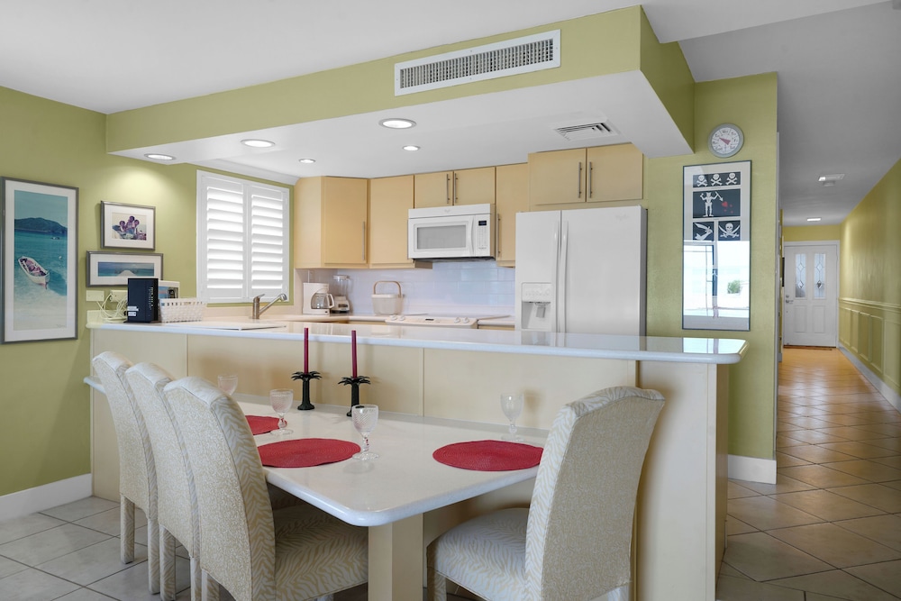 Aqua Bay Club Luxury Condos 25/50