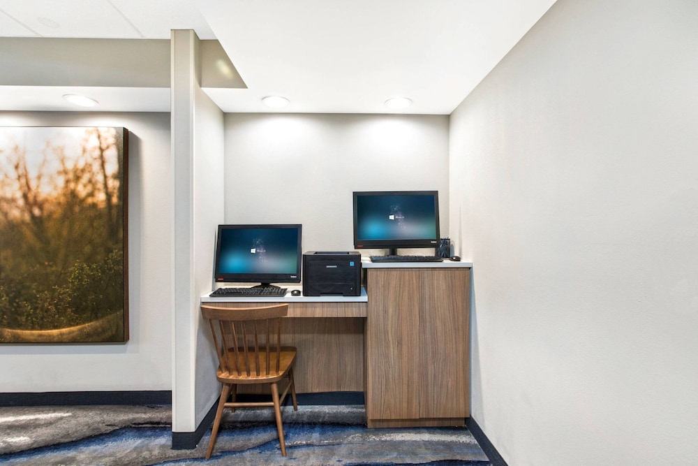 Fairfield Inn Evansville East 37/40