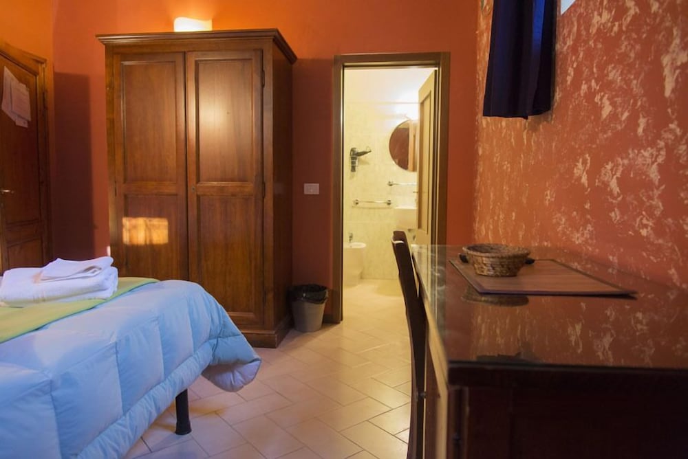 Florence Decamerone B&B 17/23