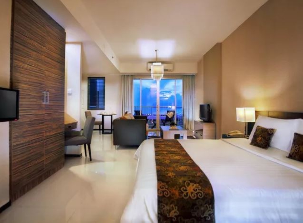 Deluxe, Double or Twin Bed