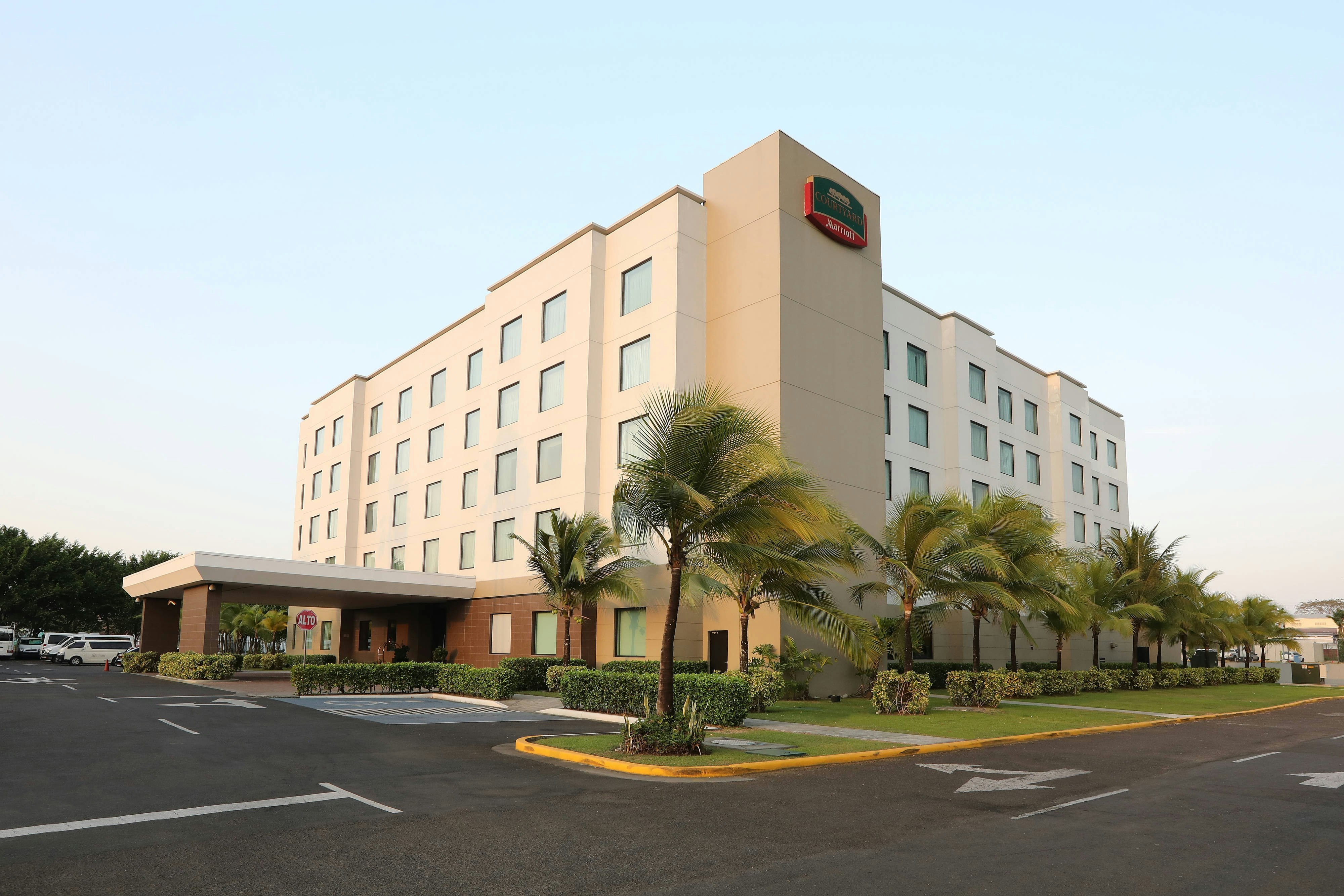 Courtyard Panama Metromall 5/6