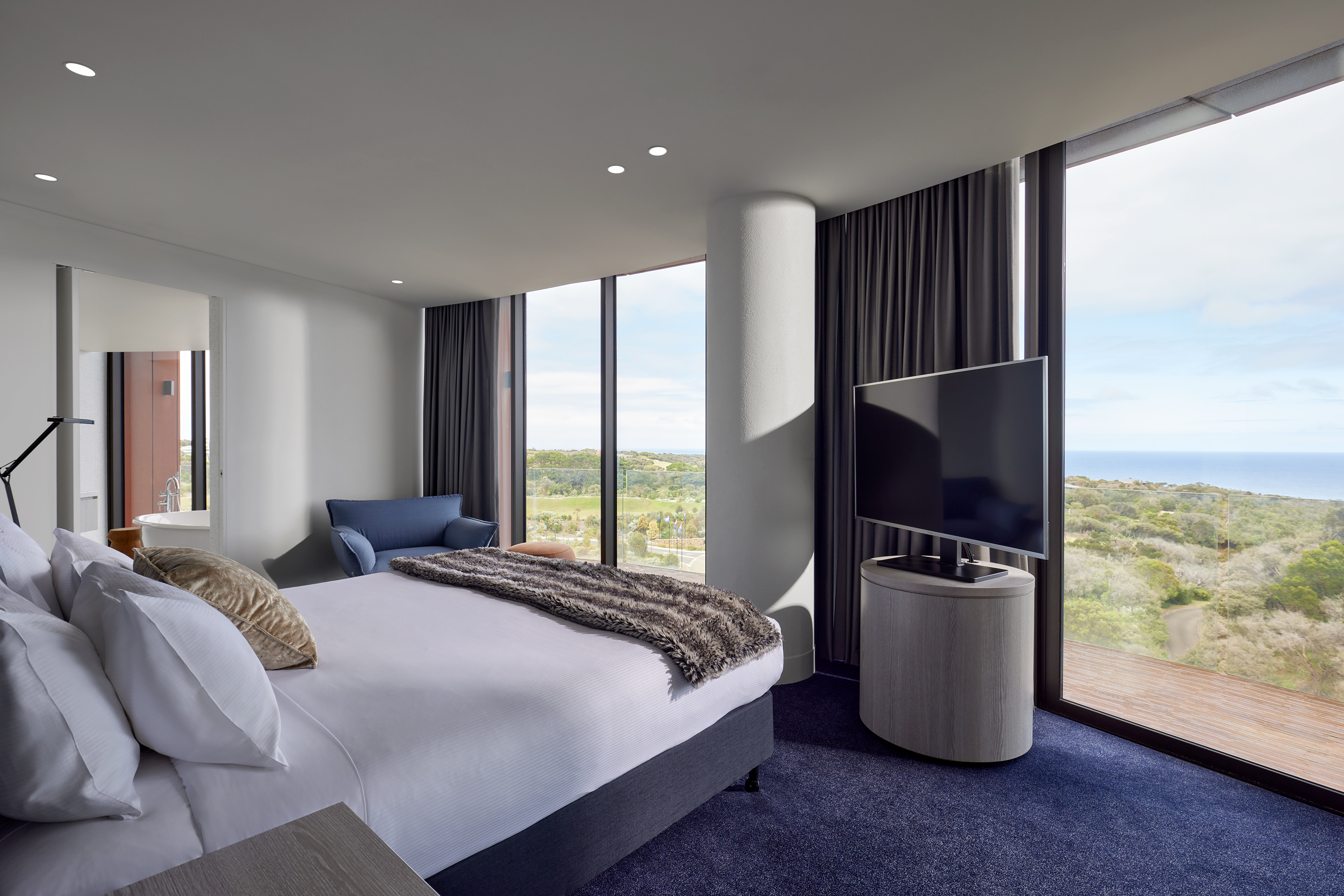 Peninsula, Suite