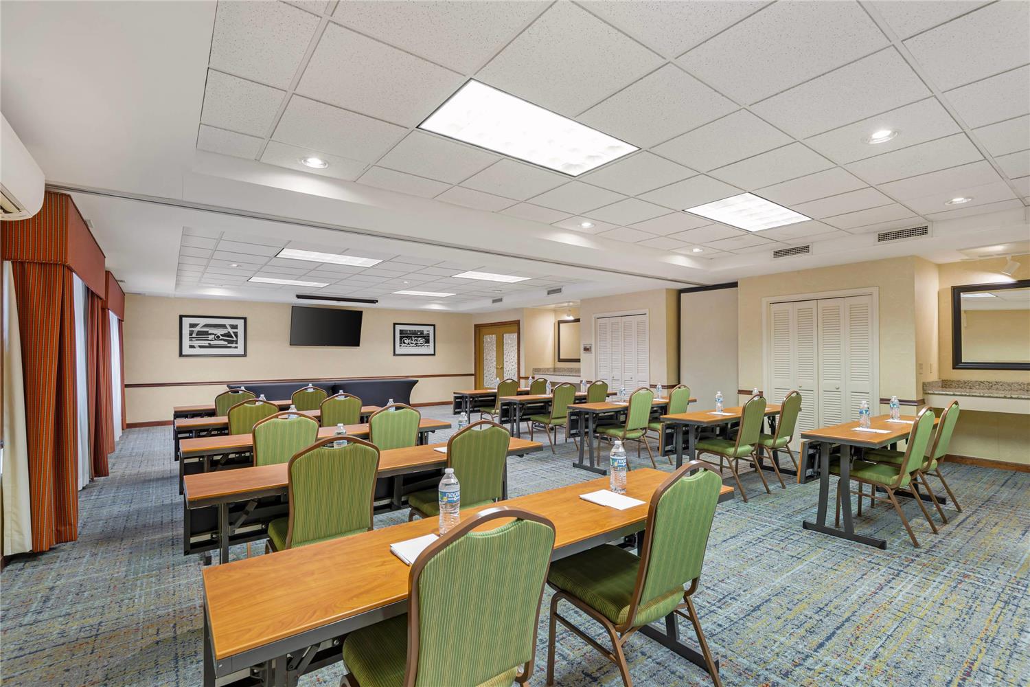 Country Inn & Suites By Radisson, Des Moines West, IA 48/48