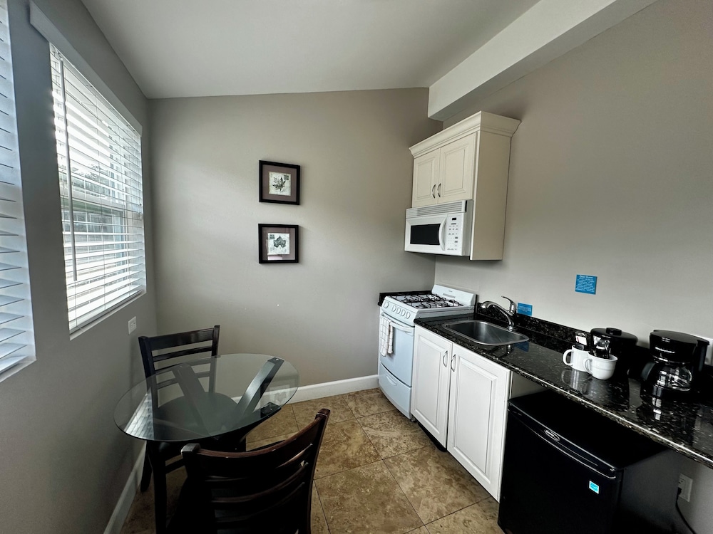 Monterey Peninsula Inn 6/63
