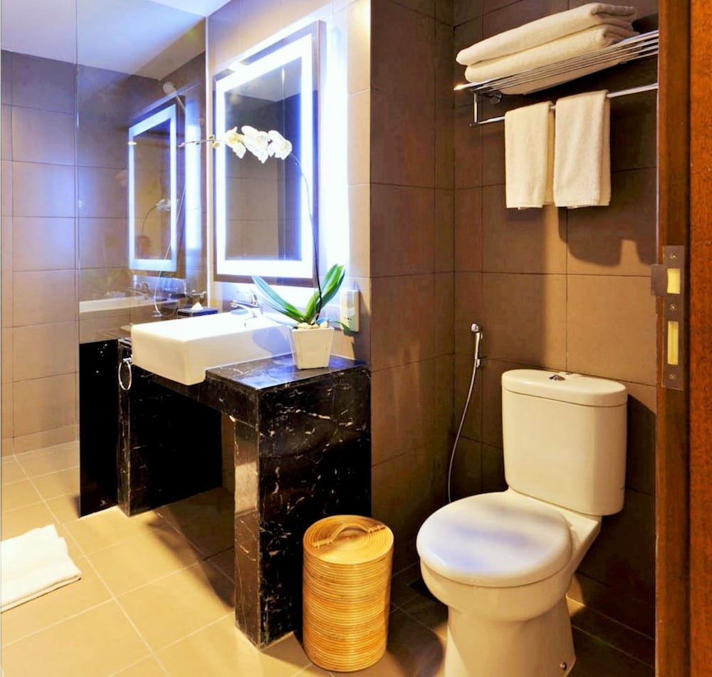 Euphoria Hotel 33/34
