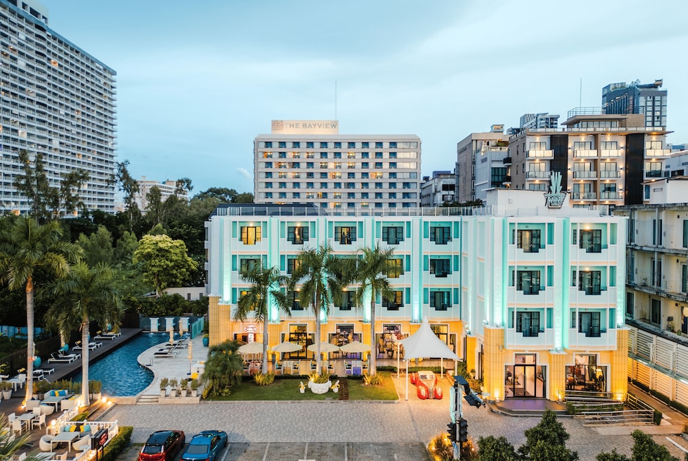 Wave Hotel 5/50