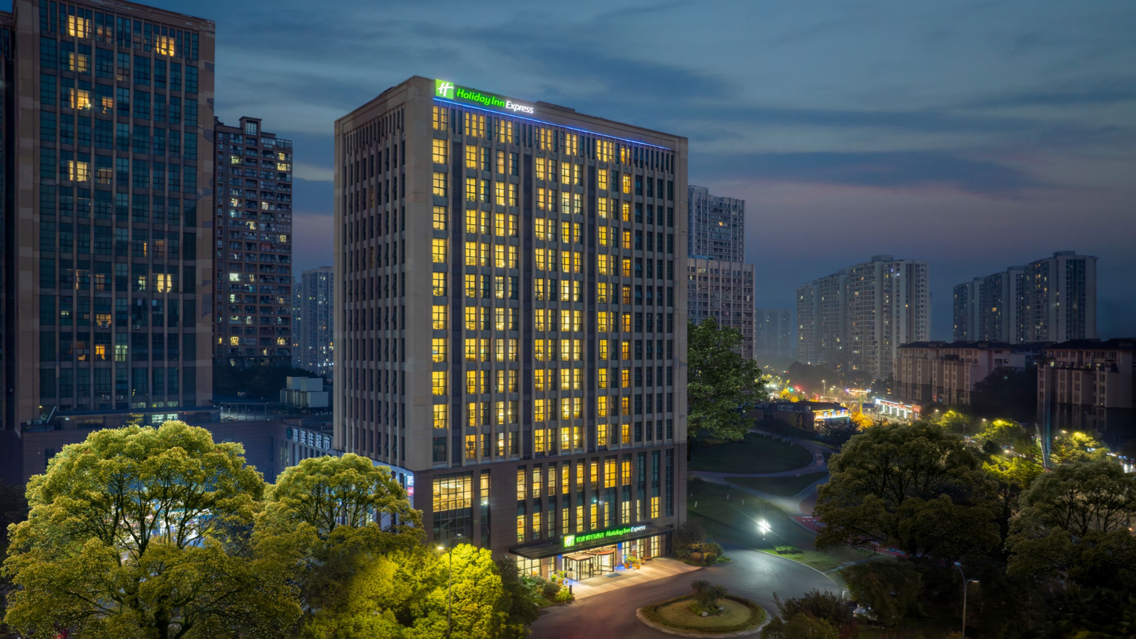 Holiday Inn Express Chongqing University Town 3/55