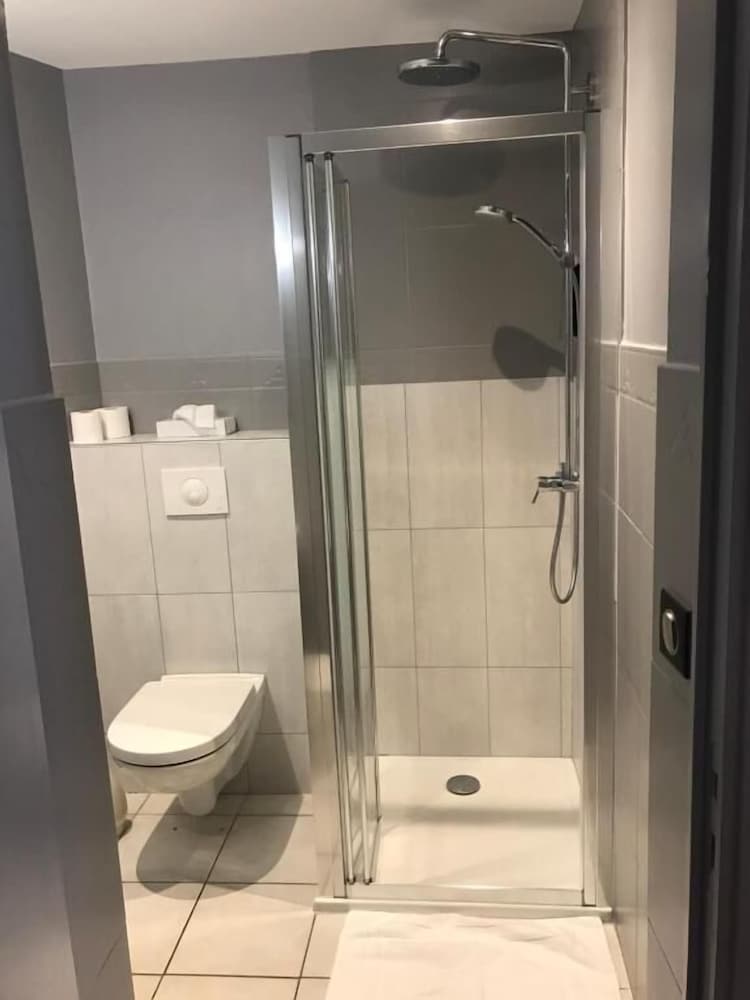 HOTEL LES FRANGINS 20/25