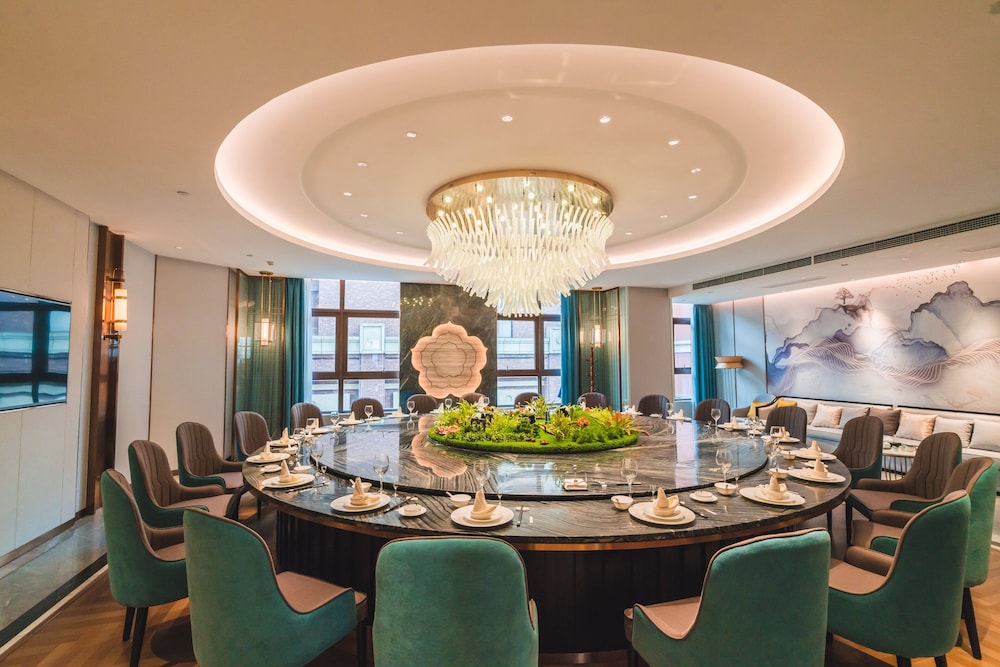 Holiday Inn Express Pengzhou Downtown 51/71