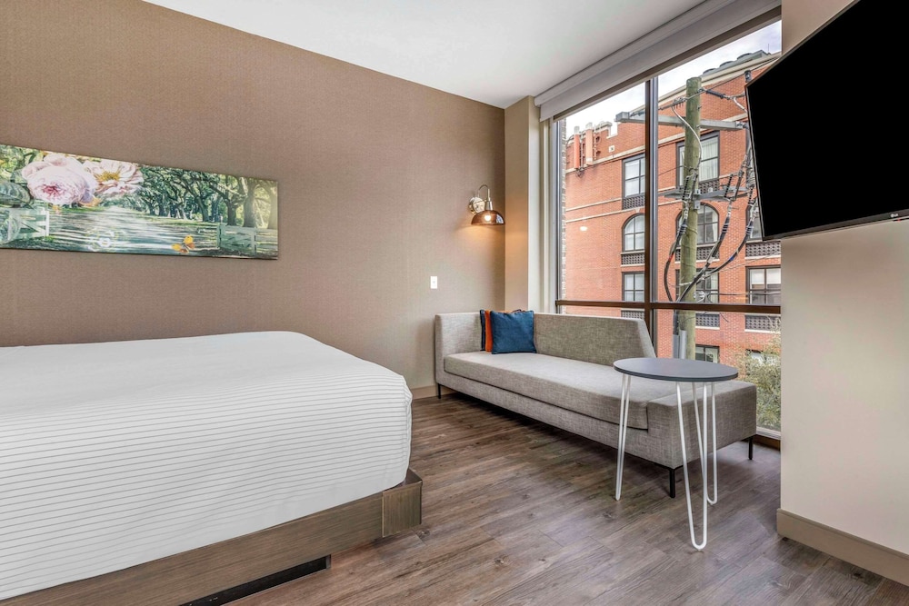 UPGRADE, KING BED