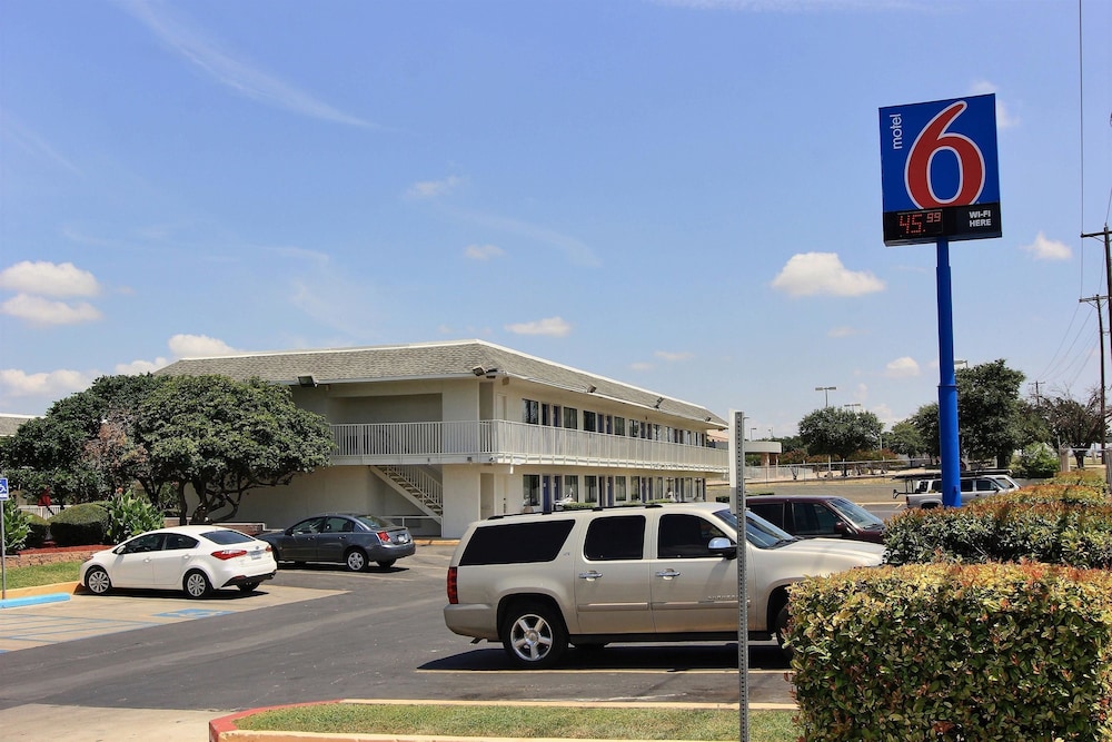 Motel6 Austin, TX - North 40/48