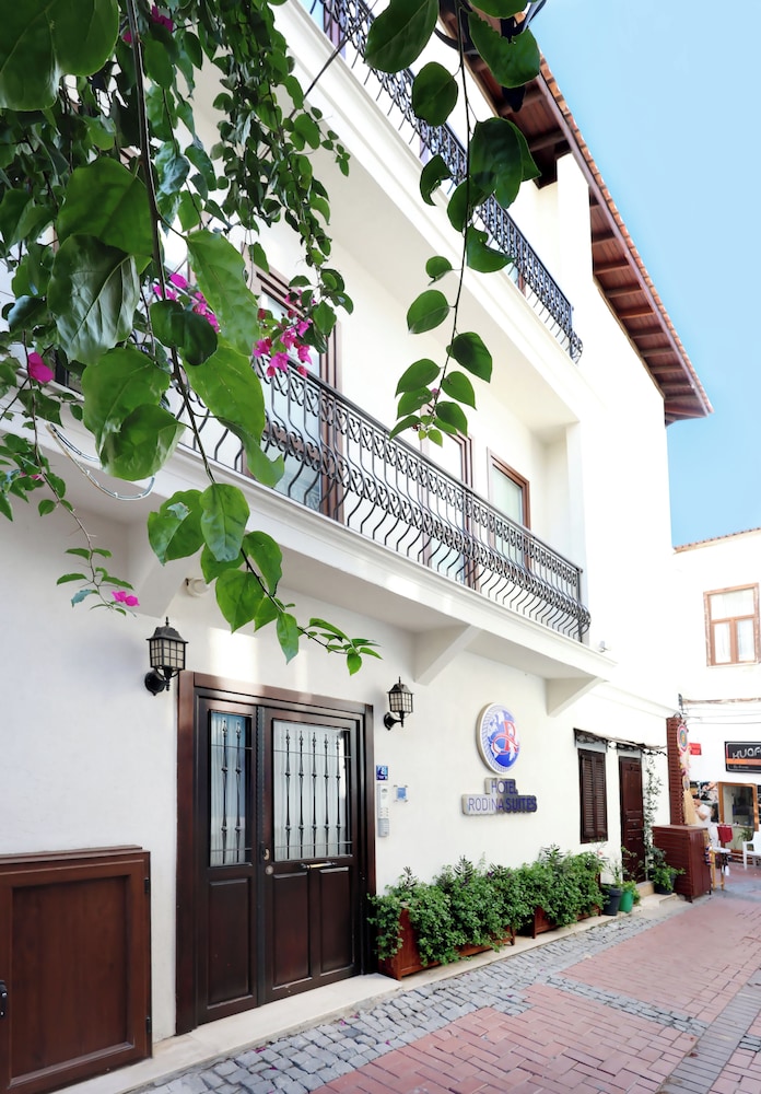 Rodina Suites 6/50