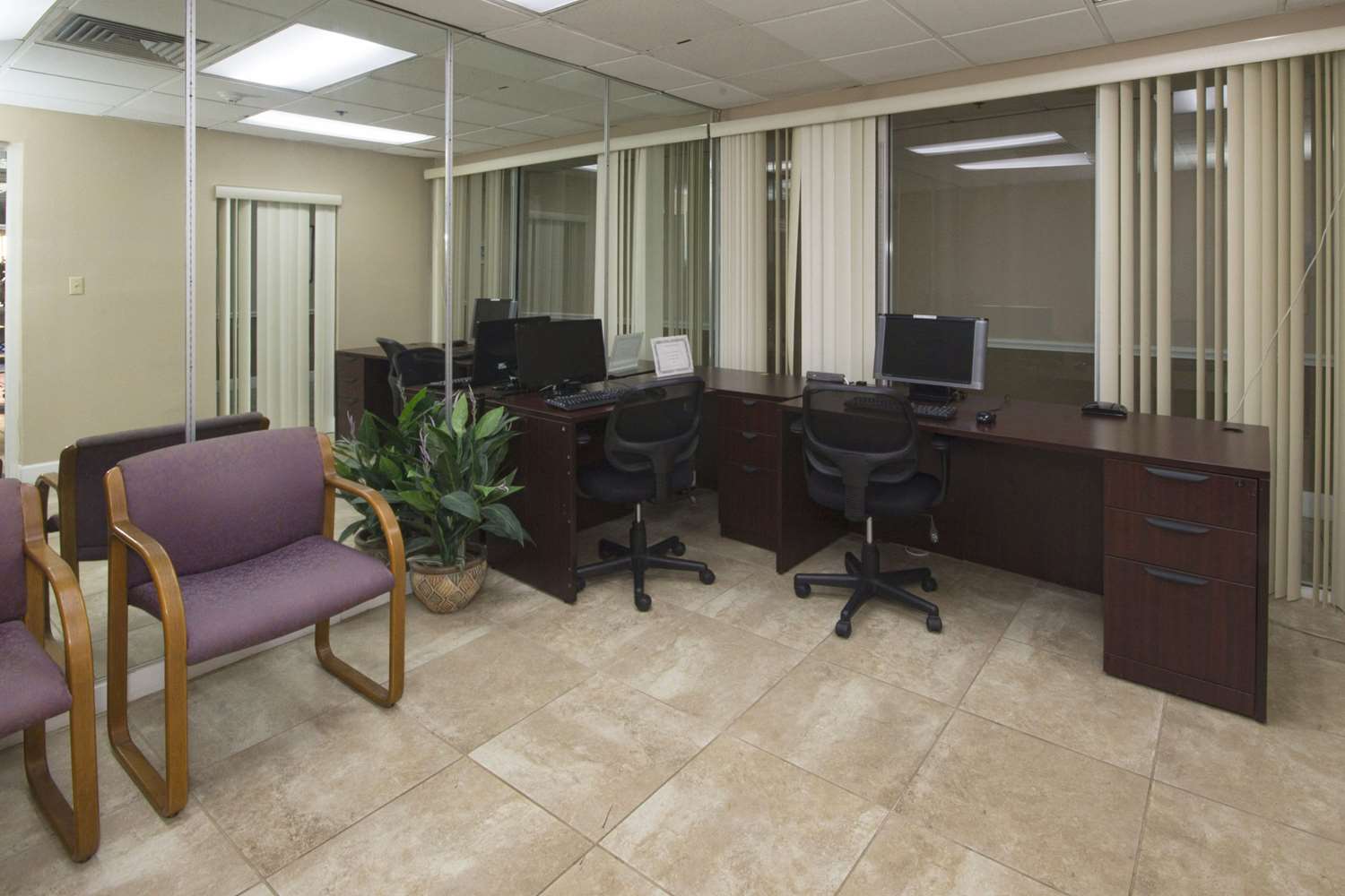 Quality Inn & Suites Conference Center 24/32