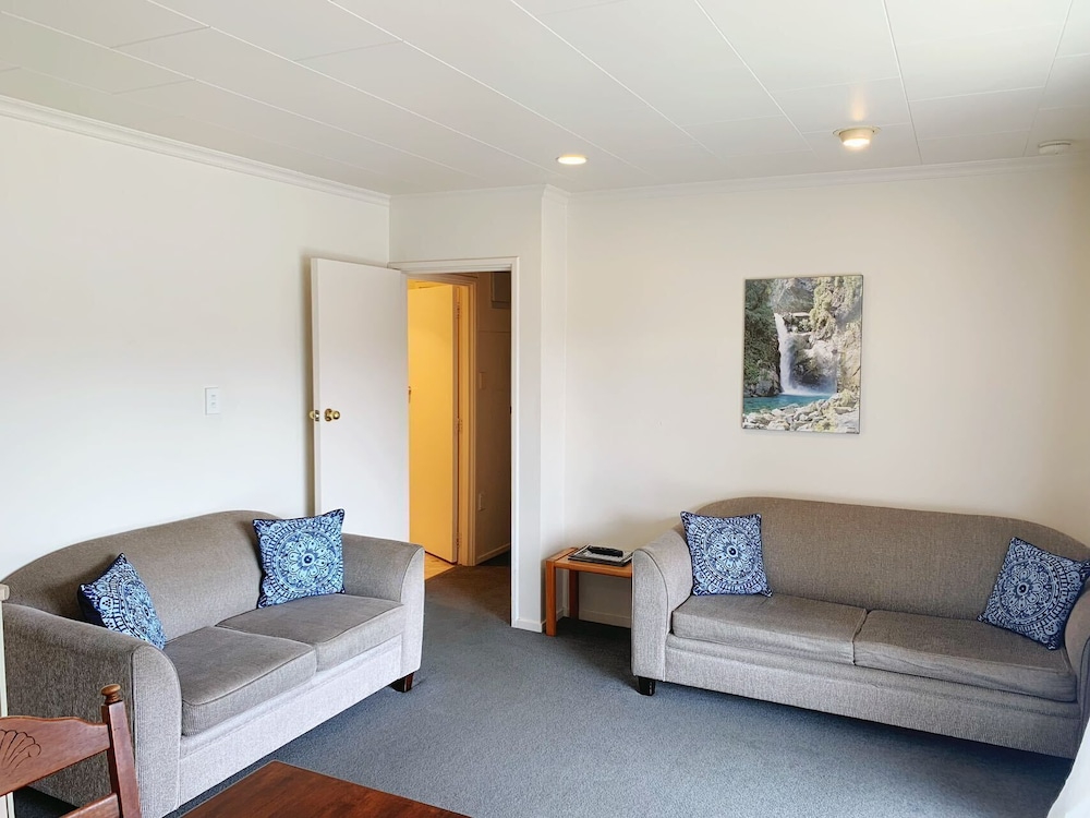 Amber Court Motel 33/63