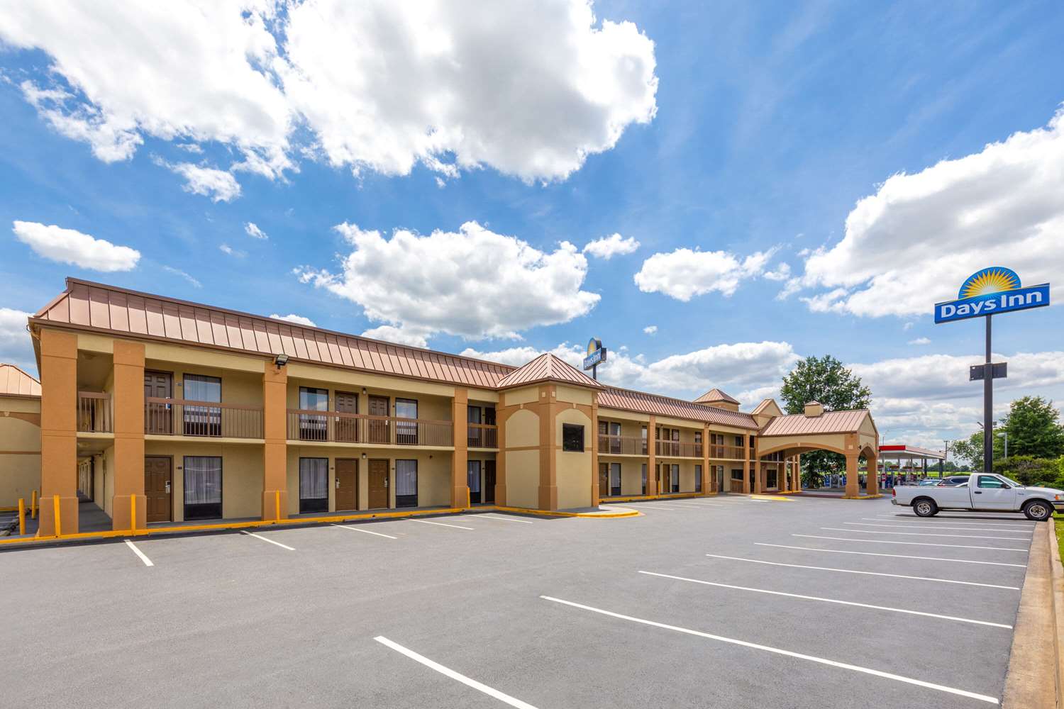 Days Inn By Wyndham Oak Grove/Ft. Campbell 27/32