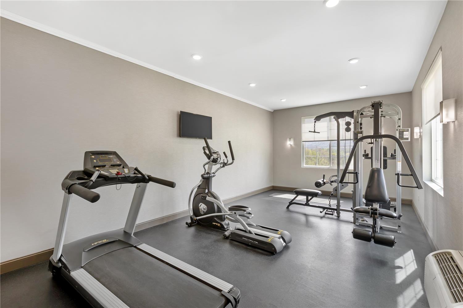 Best Western Cooperstown Inn & Suites 46/54