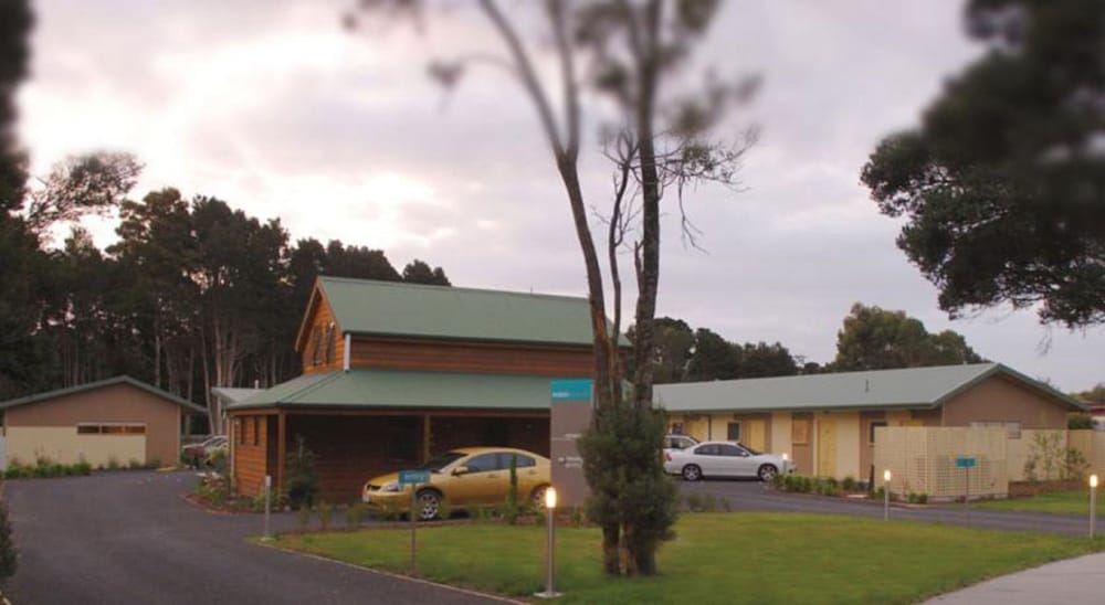 Motel Strahan 1/22