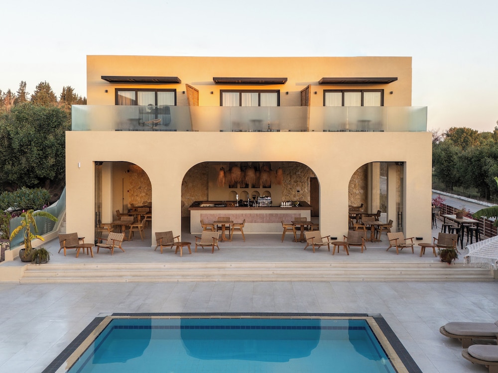 Ekati Mare Lifestyle Resort 7/72