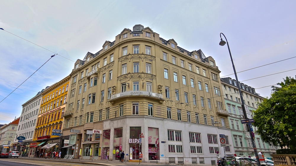 PENSION BARON AM SCHOTTENTOR HOTEL 1/50