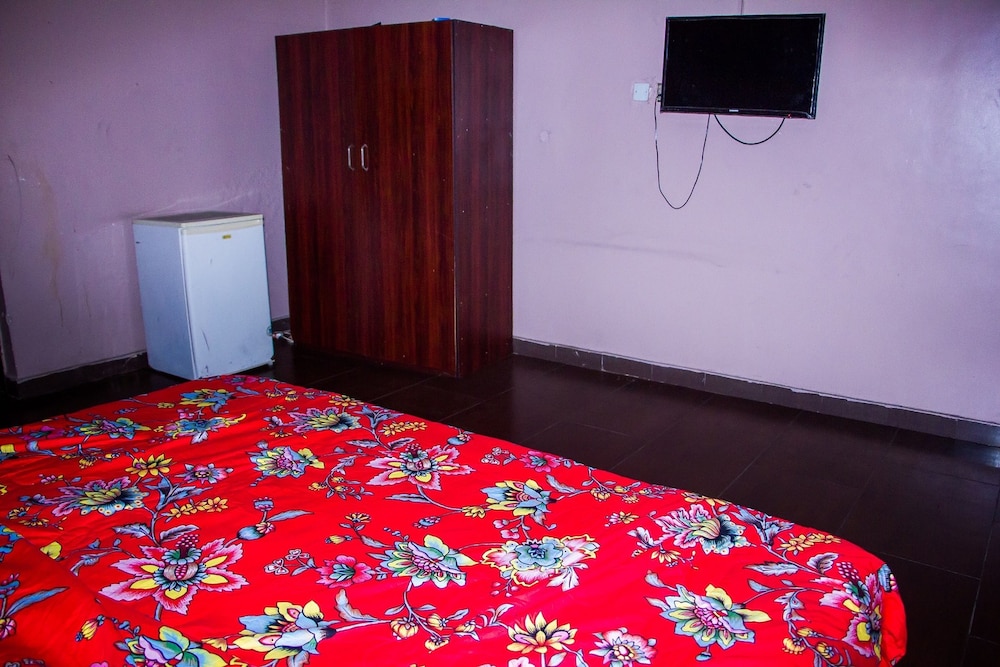 Emglo Suites 23/36
