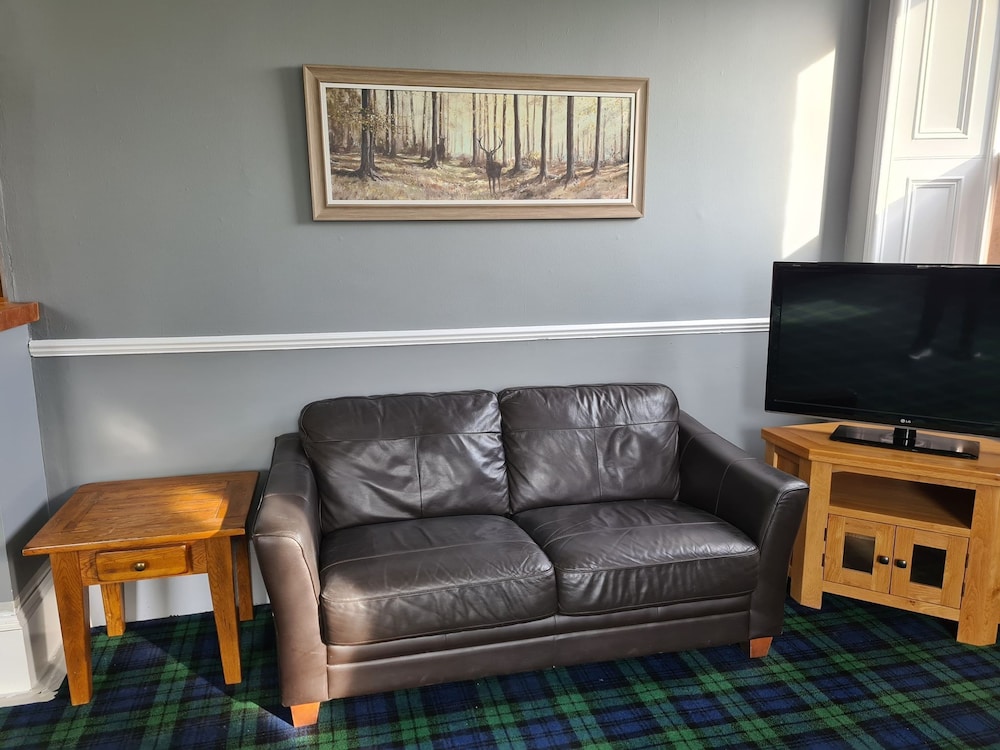 Station Hotel 32/50