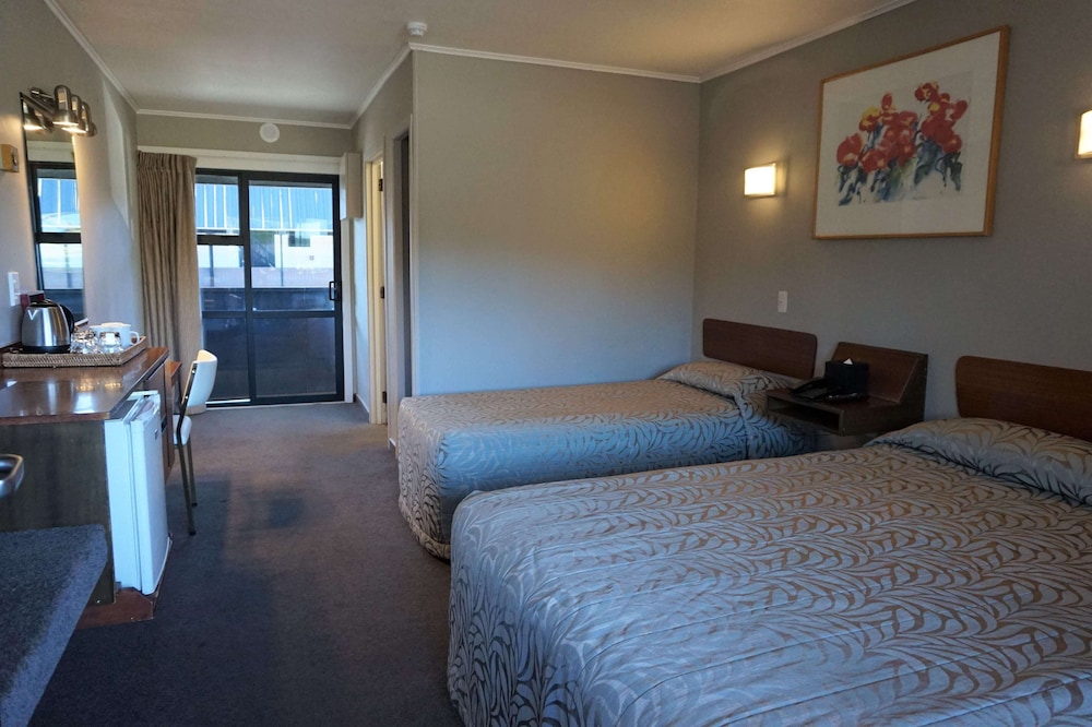 The Godley Hotel 3/50