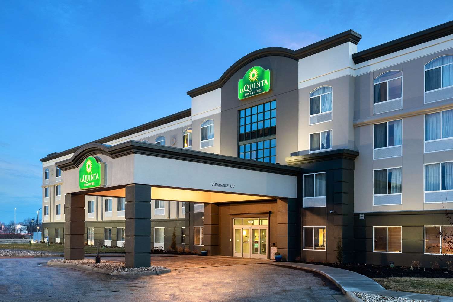 La Quinta Inn & Suites by Wyndham Omaha Airport Downtown 2/25