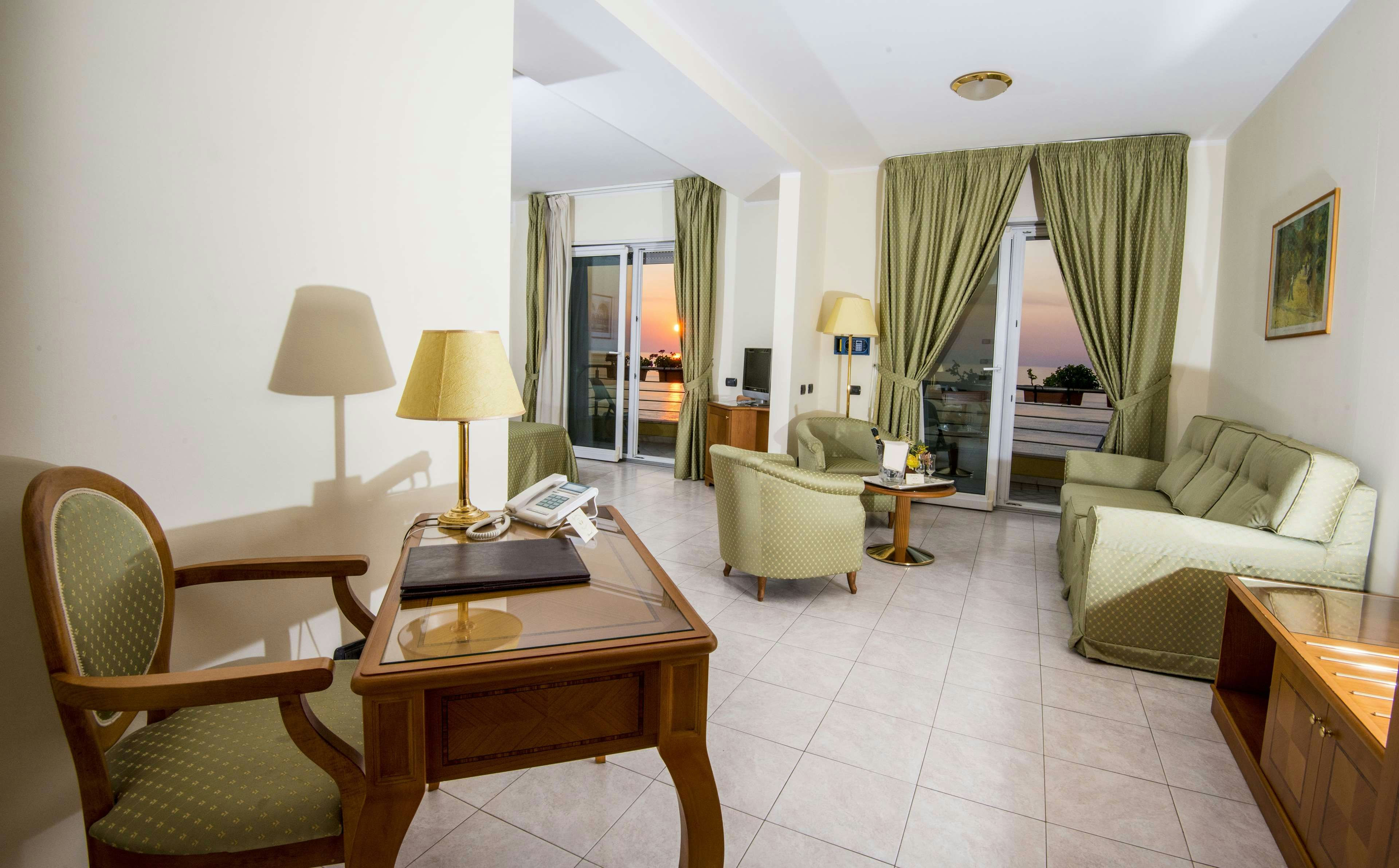 Grand Hotel Victoria 40/56