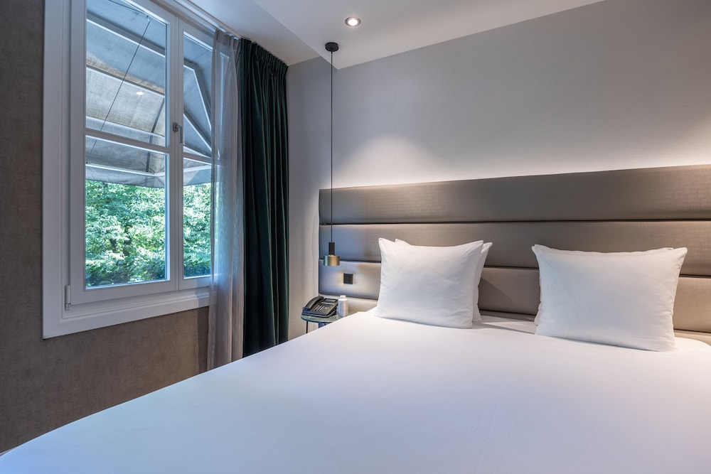 COMFORT, QUEEN BED, CITY VIEW