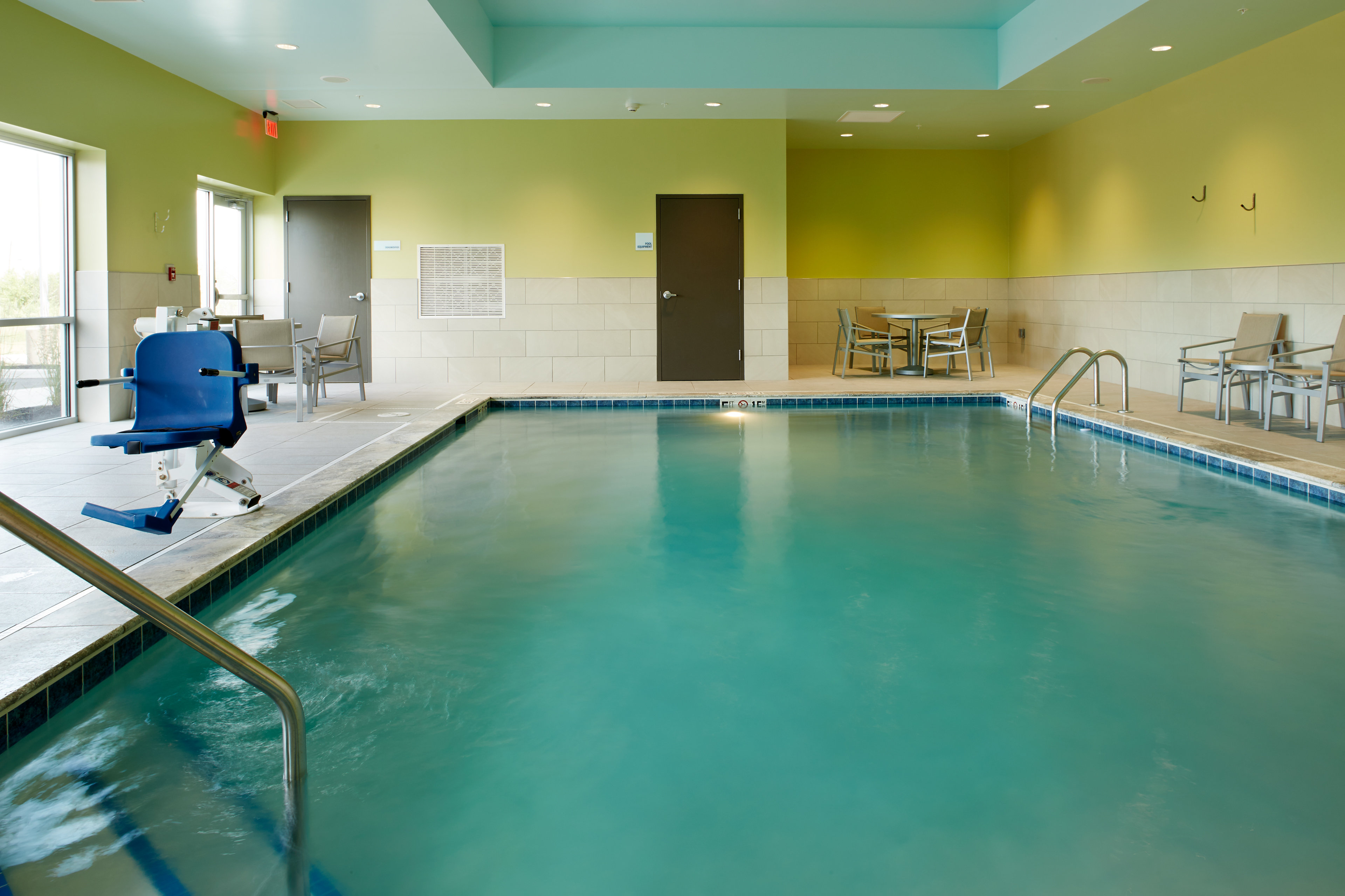 Holiday Inn Express Suites Cincinnati North Liberty Way 26/39