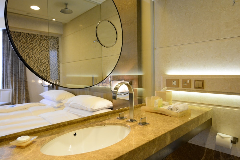 Harbour Grand Hong Kong Hotel 14/68