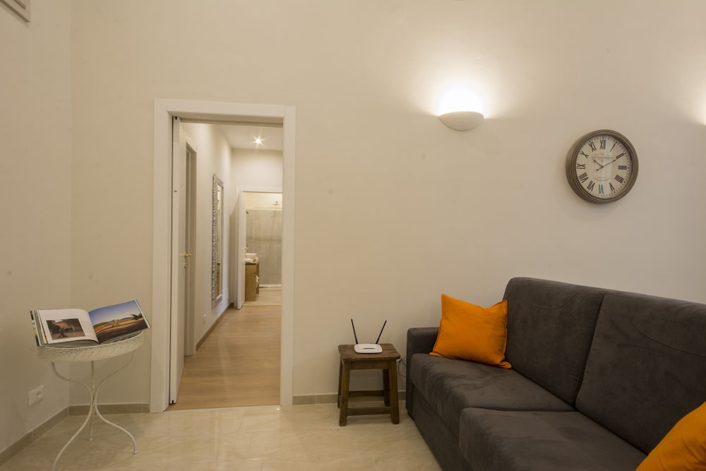 Iris Apartments 13/25