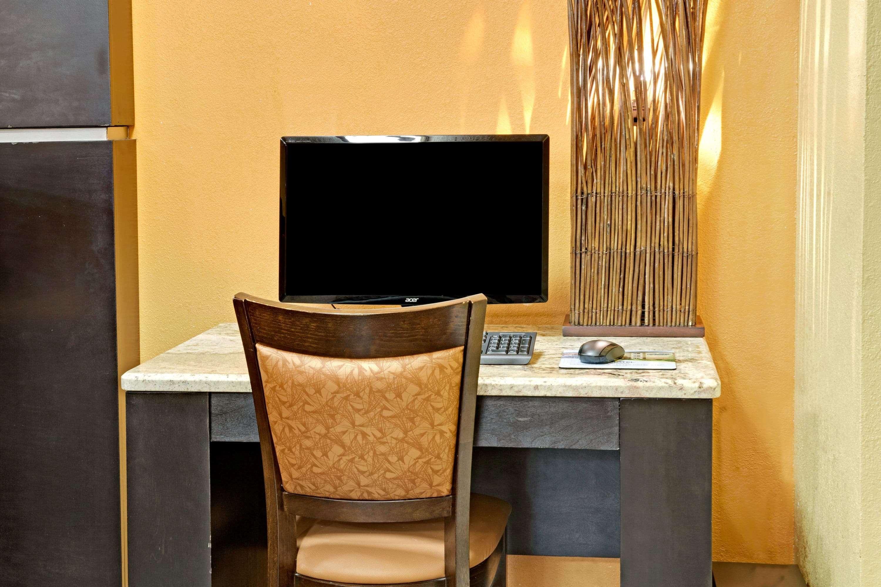 Microtel Inn and Suites by Wyndham Charlotte University Place 21/25