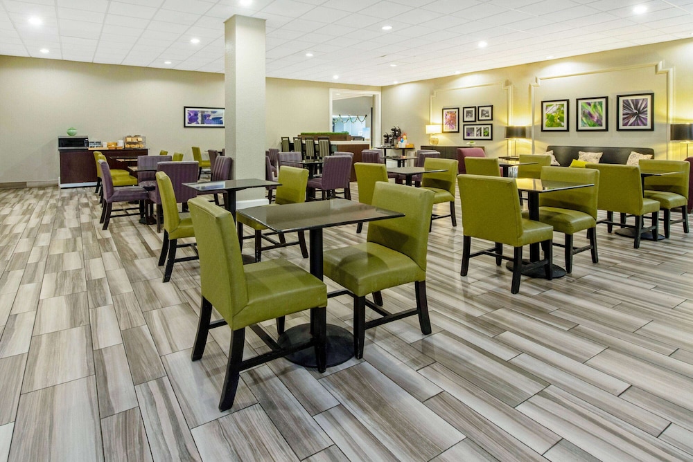 La Quinta Inn Suites New Orleans Airport 35/50