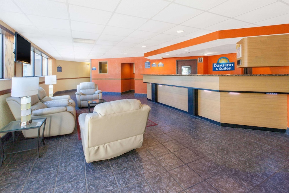 Days Inn & Suites by Wyndham Madison Heights MI 5/20