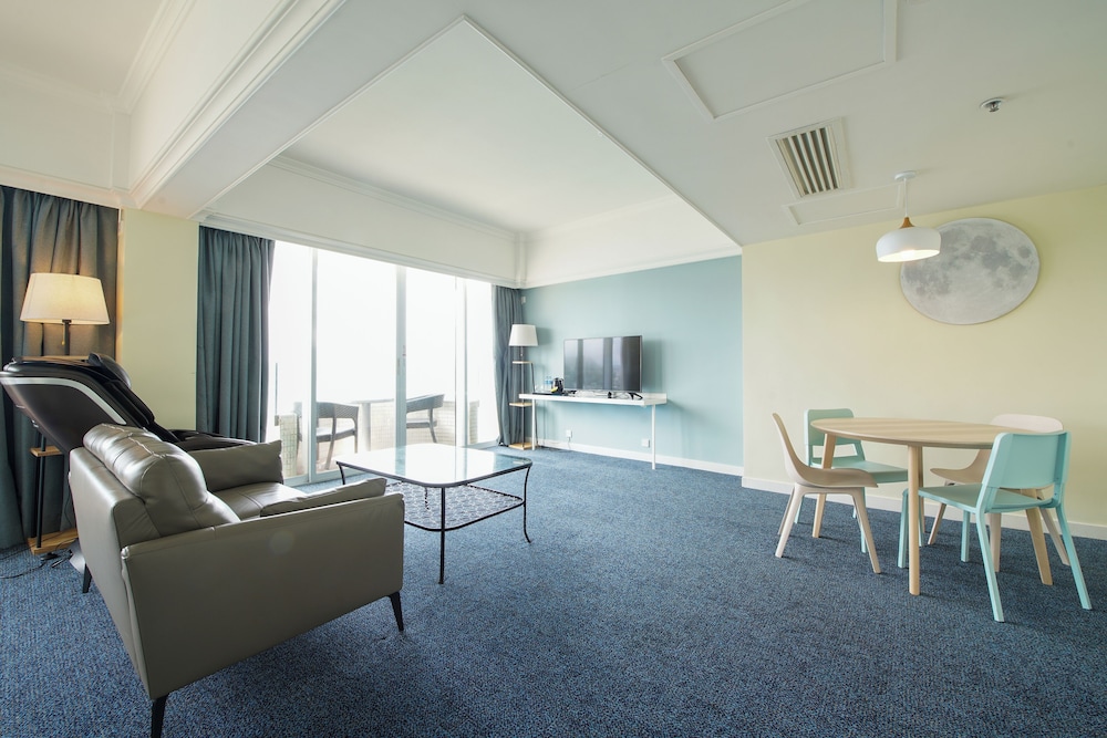 Warwick Hotel Cheung Chau 29/48
