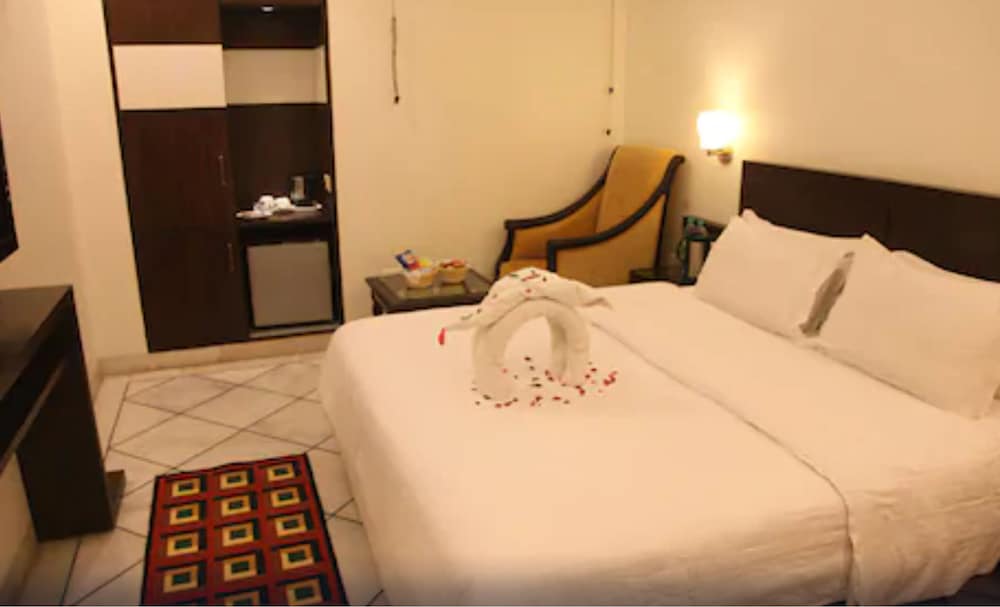 EXECUTIVE, KING BED