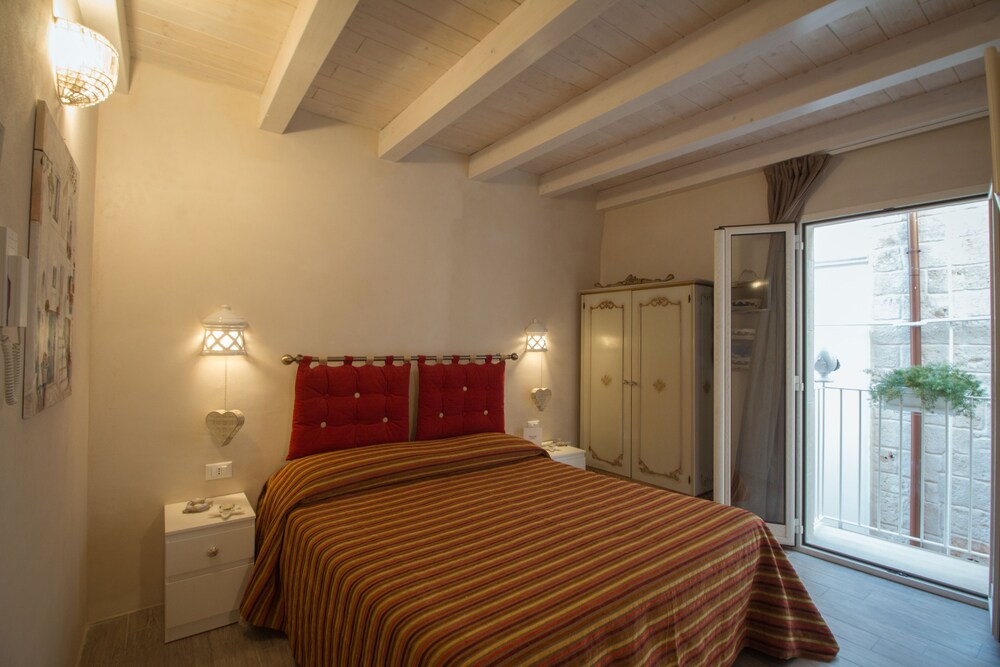TRADITIONAL, APARTMENT