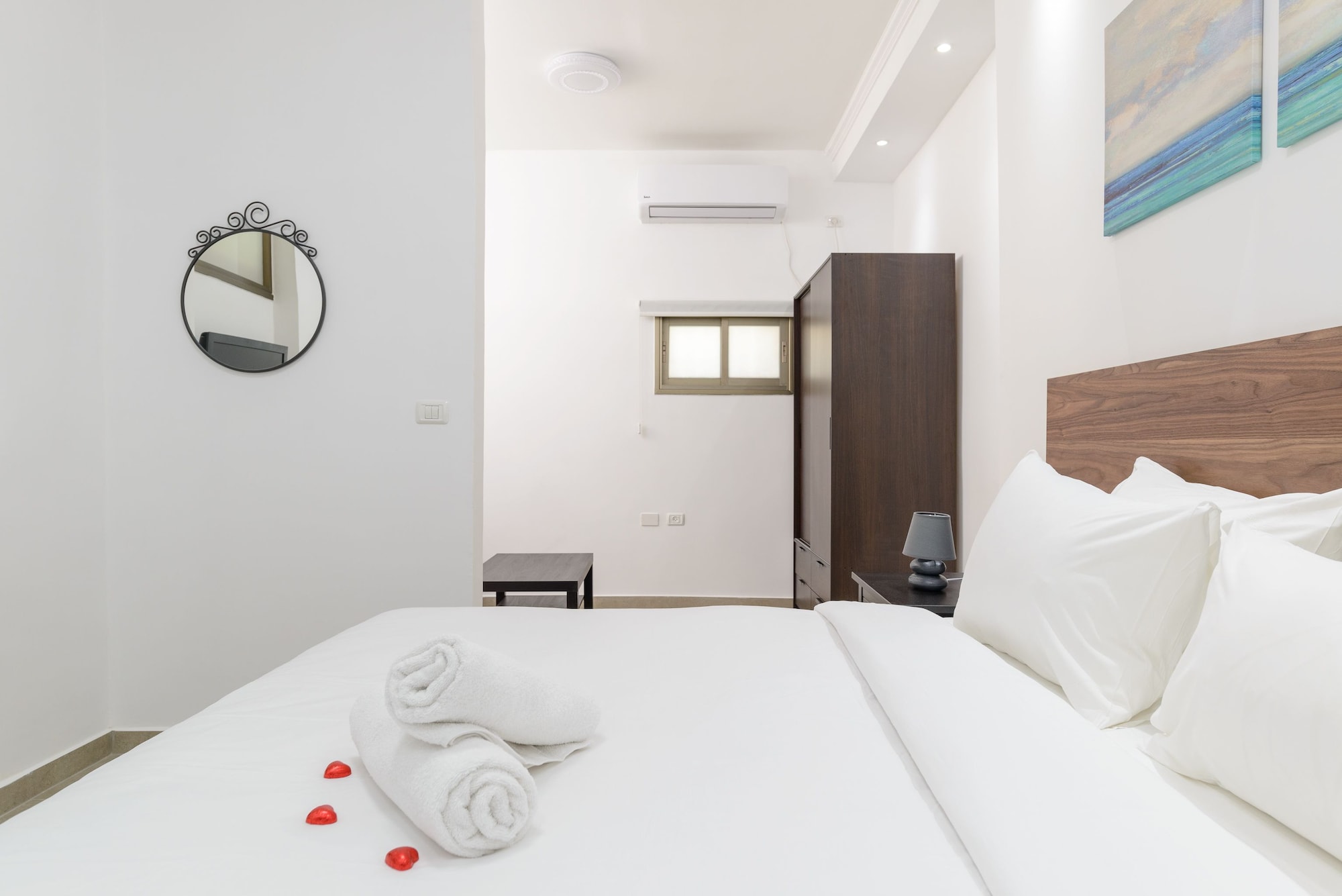 2 BEDROOMS, DELUXE, APARTMENT, KITCHEN