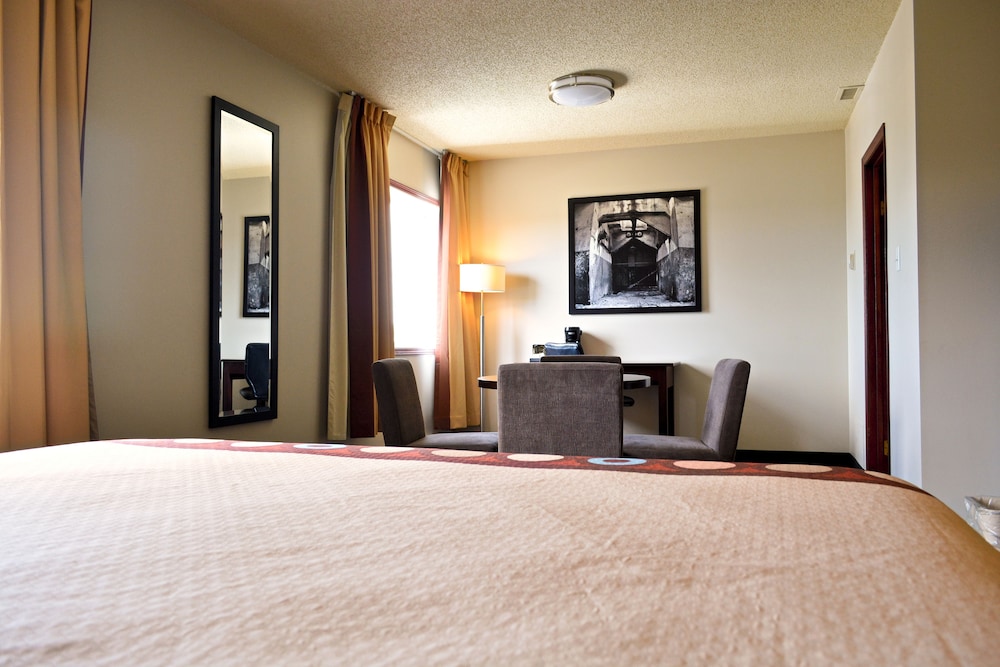 Super 8 By Wyndham Fox Creek 4/18