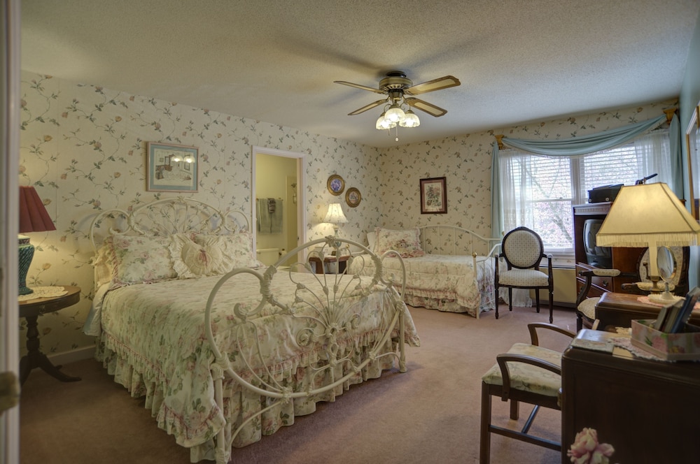 Blue Mountain Mist Country Inn 27/63
